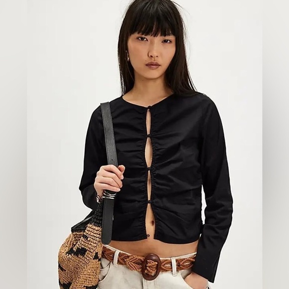 NWOT Free People Kaia Longe Sleeve Black Top Button Front Keyhole Opening - Picture 3 of 6